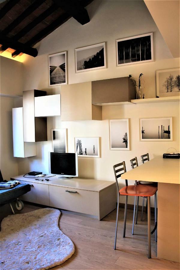 Appartamento Via Mazzini โรวีโก ภายนอก รูปภาพ